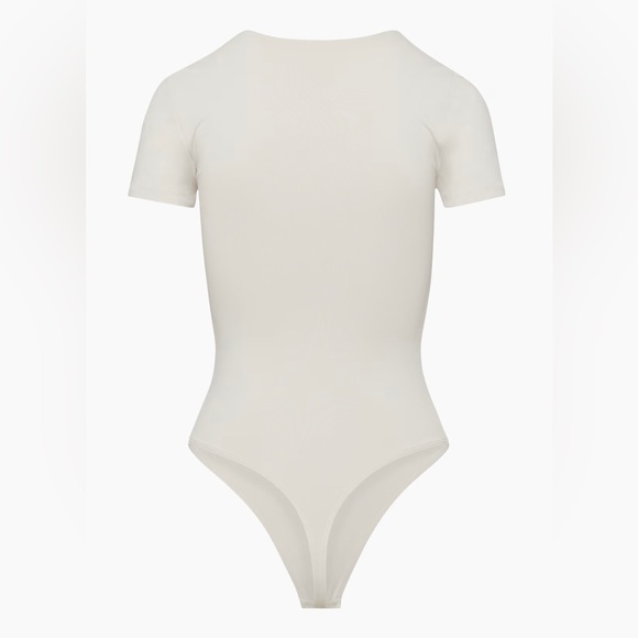 Aritzia Contour Crew Shortsleeve Bodysuit - Picture 3 of 9